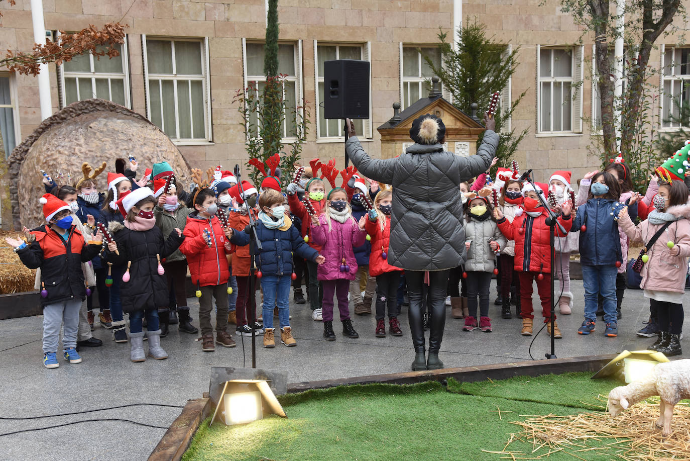 El nacimiento, situado en la plaza del Ayuntamiento de la capital riojana, se podrá visitar hasta el 7 de enero