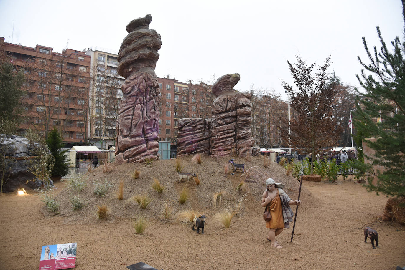 El nacimiento, situado en la plaza del Ayuntamiento de la capital riojana, se podrá visitar hasta el 7 de enero