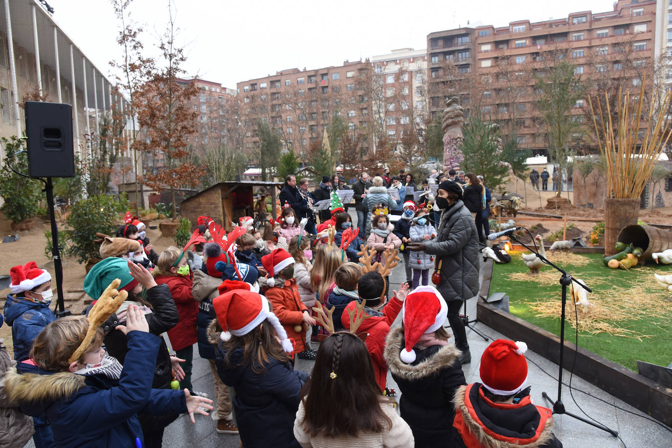 El nacimiento, situado en la plaza del Ayuntamiento de la capital riojana, se podrá visitar hasta el 7 de enero