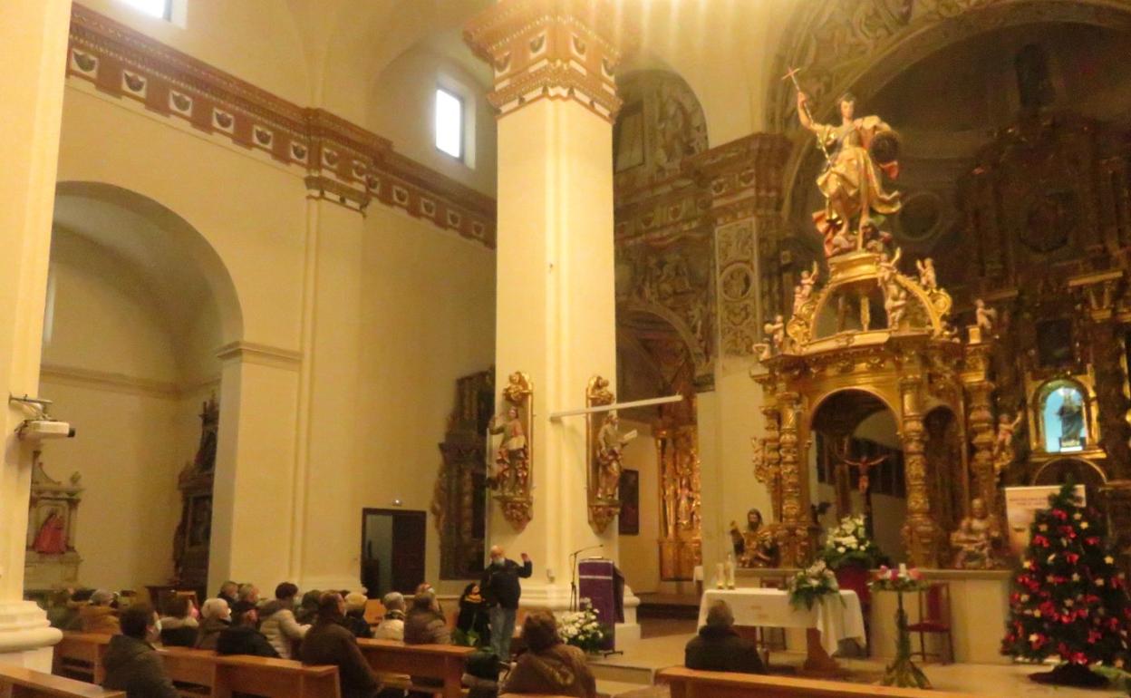 Los voluntarios explican desde la riqueza artística del templo hasta detalles históricos desapercibidos. 