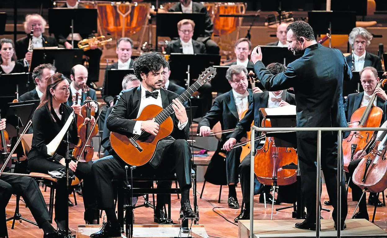 Pablo Sáinz-Villegas, solista invitado en el concierto de fin de año (2020) de la Orquesta Filarmónica de Berlín dirigida, por Kirill Petrenko. 