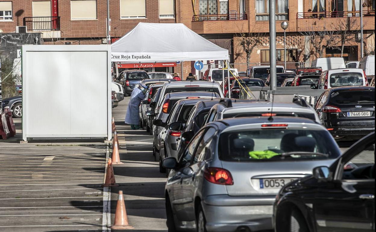 Pruebas PCR en el aparcamiento del Cibir. 