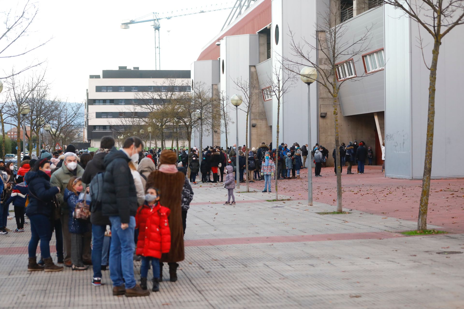 Fotos: Colas para entrar en Las Gaunas a ver a los Reyes Magos