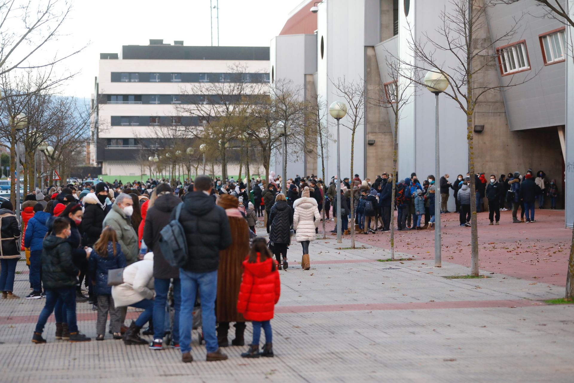 Fotos: Colas para entrar en Las Gaunas a ver a los Reyes Magos