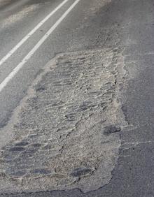 Imagen secundaria 2 - Cs critica el «mal estado» del vial que conecta Los Lirios y La Estrella