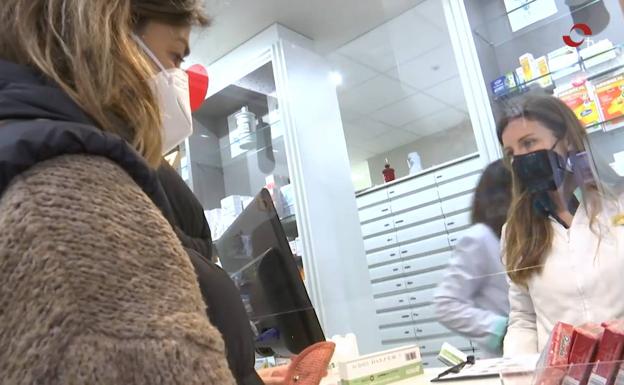 Venta de tets de antígenos en una farmacia de Logroño. 