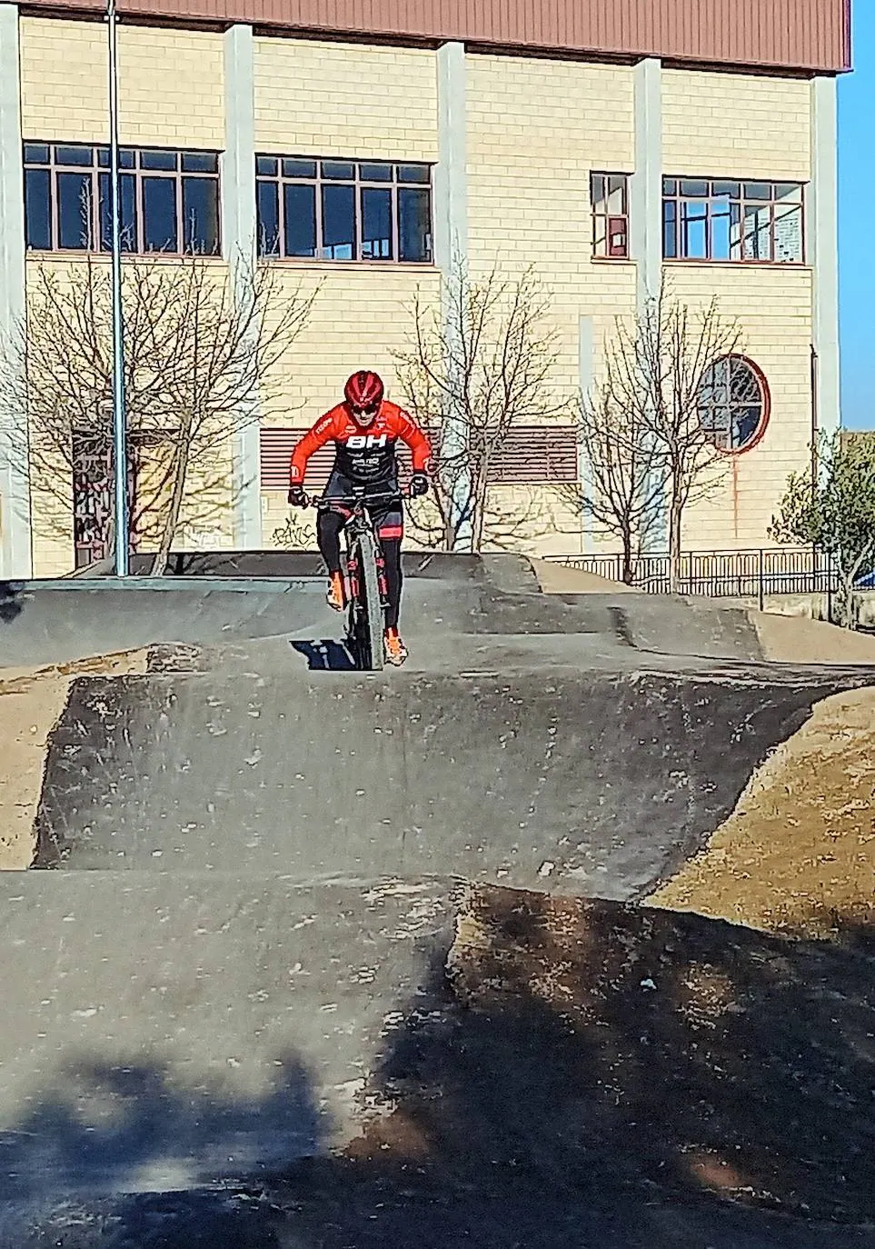 Fotos: Dascalu y Bicitor prueban el &#039;pump track&#039; de Lardero