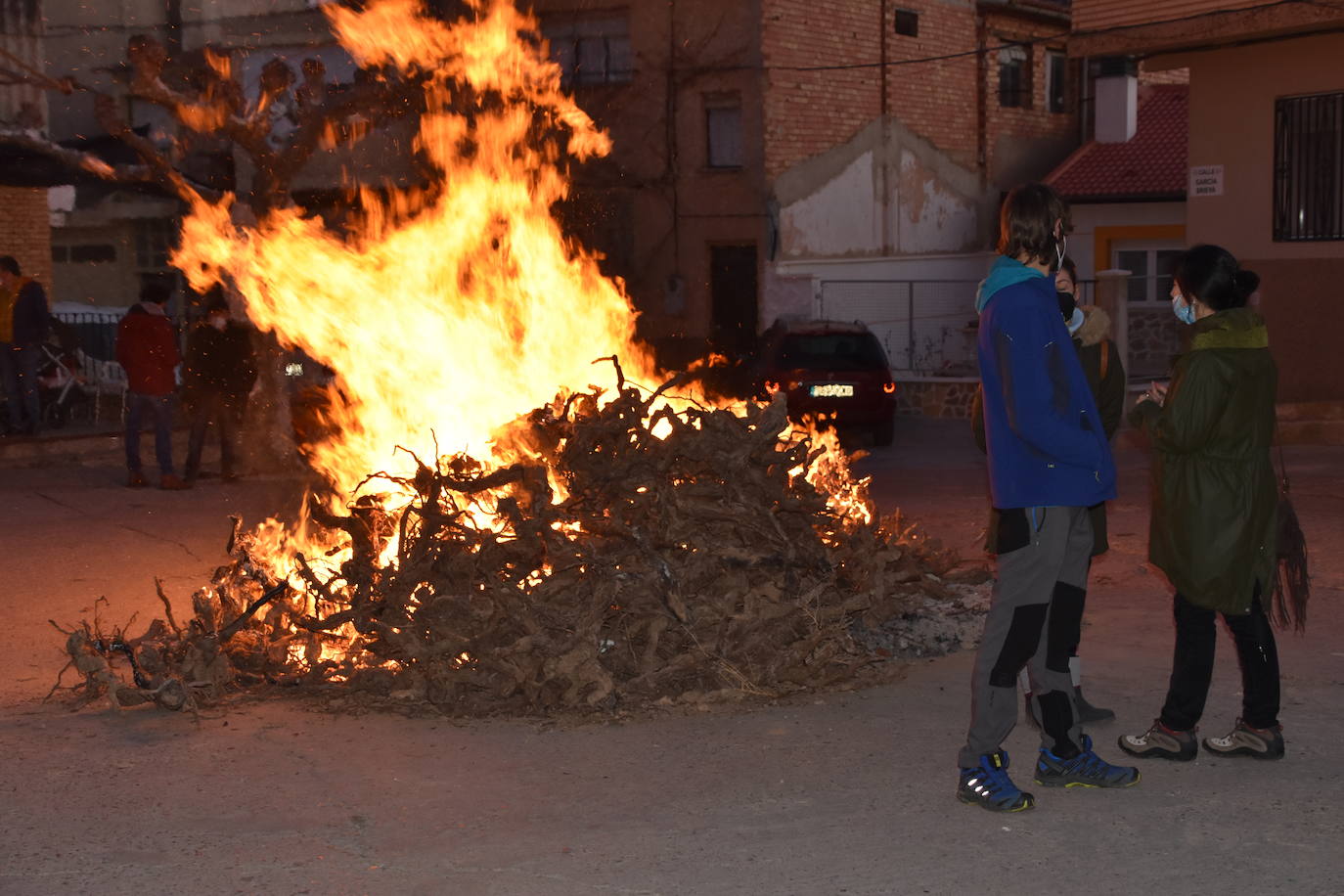 La Asociación Cultural Toro Ensogado de Cabretón organizó una jornada para recordar la tradición de la matanza