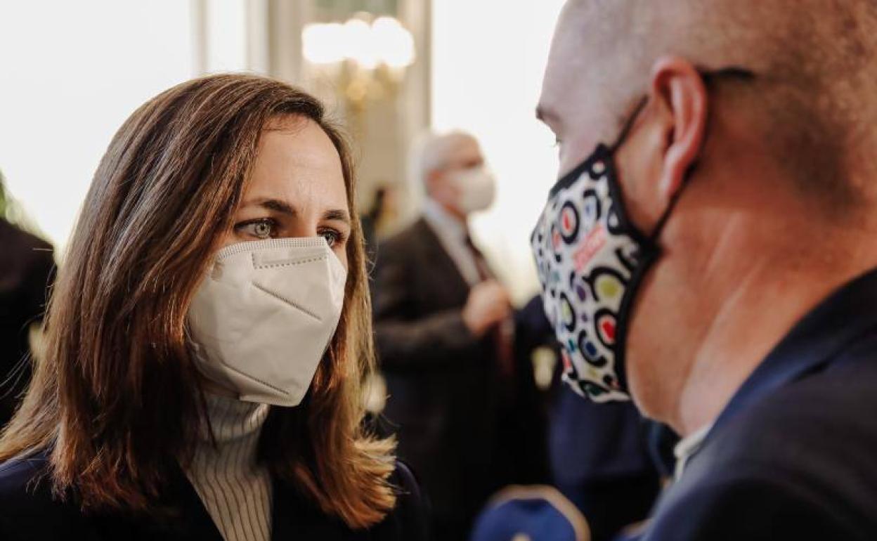 La ministra de Derechos Sociales, Ione Belarra, y el secretario general de CC OO, Unai Sordo.