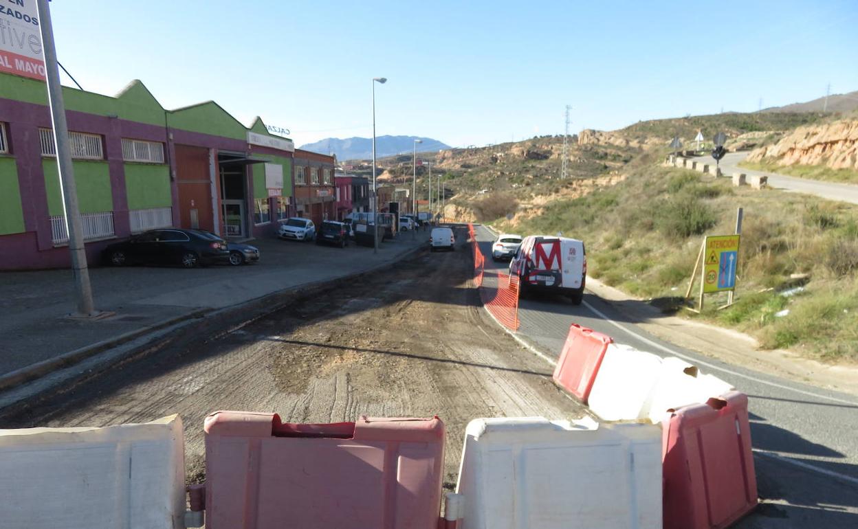 Los trabajos han comenzado por el fresado de un tramo de avenida de Logroño, junto al CTCR. 