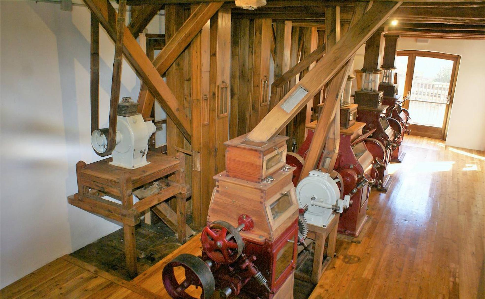 La maquinaria ha sido restaurada y también decora el gastrobar. 