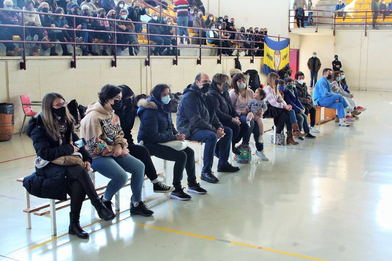 Fotos: Exhibición solidaria de judo en Lardero