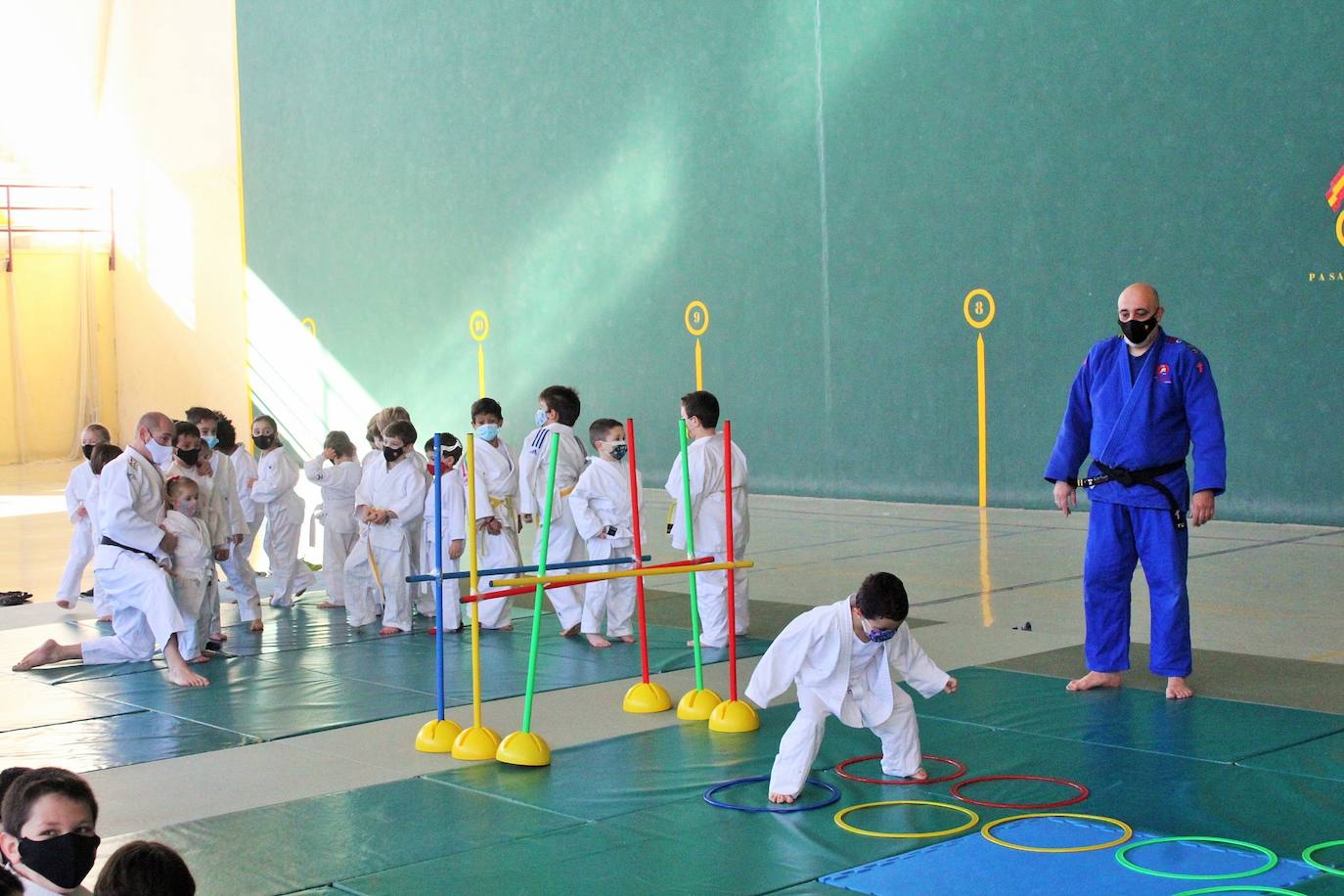 Fotos: Exhibición solidaria de judo en Lardero