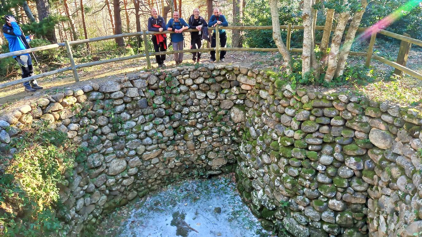 Fotos: Senderismo entre barrancos, pinos, robles y hayas