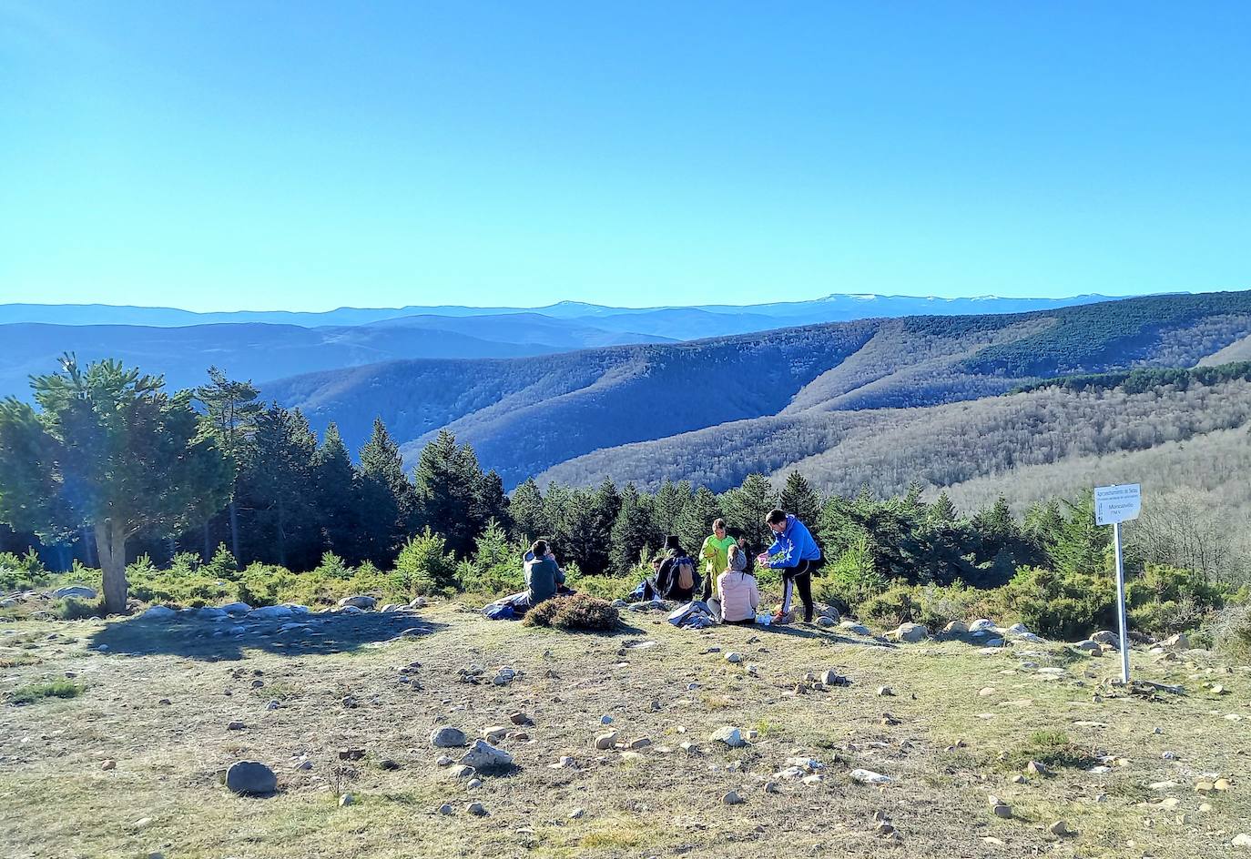 Fotos: Senderismo entre barrancos, pinos, robles y hayas