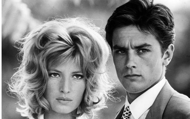 Imagen principal - Monica Vitti junto a Alain Delon en 'El eclipse' y junto a su marido, el director Roberto Russo.