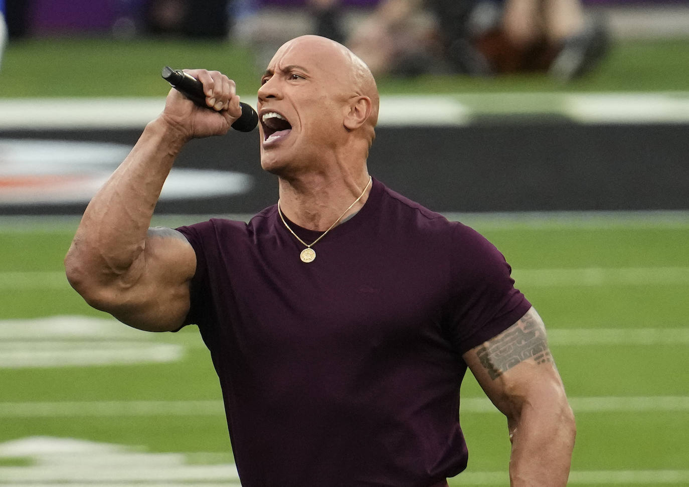 El actor Dwayne Johnson fue el encargado de dar la bienvenida a la Super Bowl LVI. 