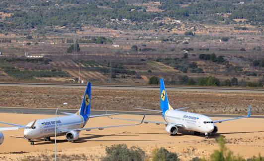 Aviones ucranianos en el aeropuerto de Castellón.