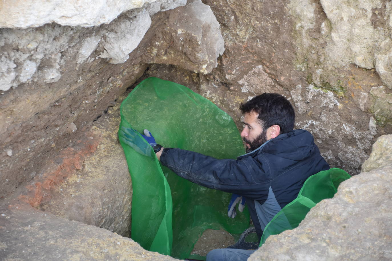 La campaña de mantenimiento del yacimiento arqueológico de Contrebia Leucade ha concluido con importantes novedades como el hallazgo de un lagar en el sector norte. 