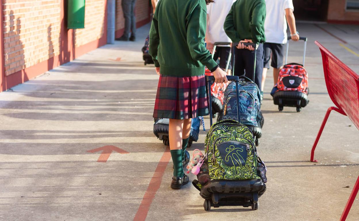 Cinco aulas escolares confinadas ayer en la región y 261 casos activos