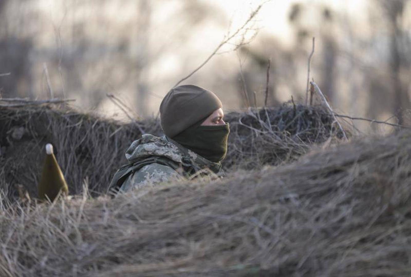 Un soldado atrincherado.