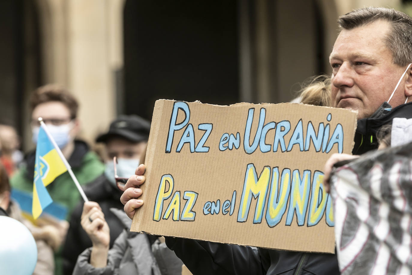 Fotos: Concentración en la plaza del Mercado de Logroño para clamar por la paz en Ucrania