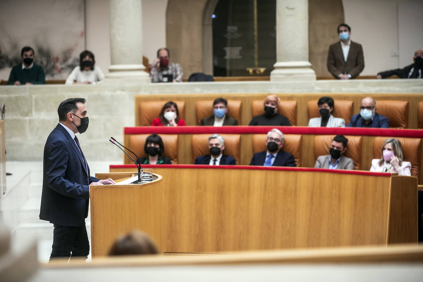 El Parlamento de La Rioja acoge la exposición 'El terror a portada', organizada por Vocento, la Fundación Víctimas del Terrorismo y el Centro Memorial de las Víctimas del Terrorismo. 