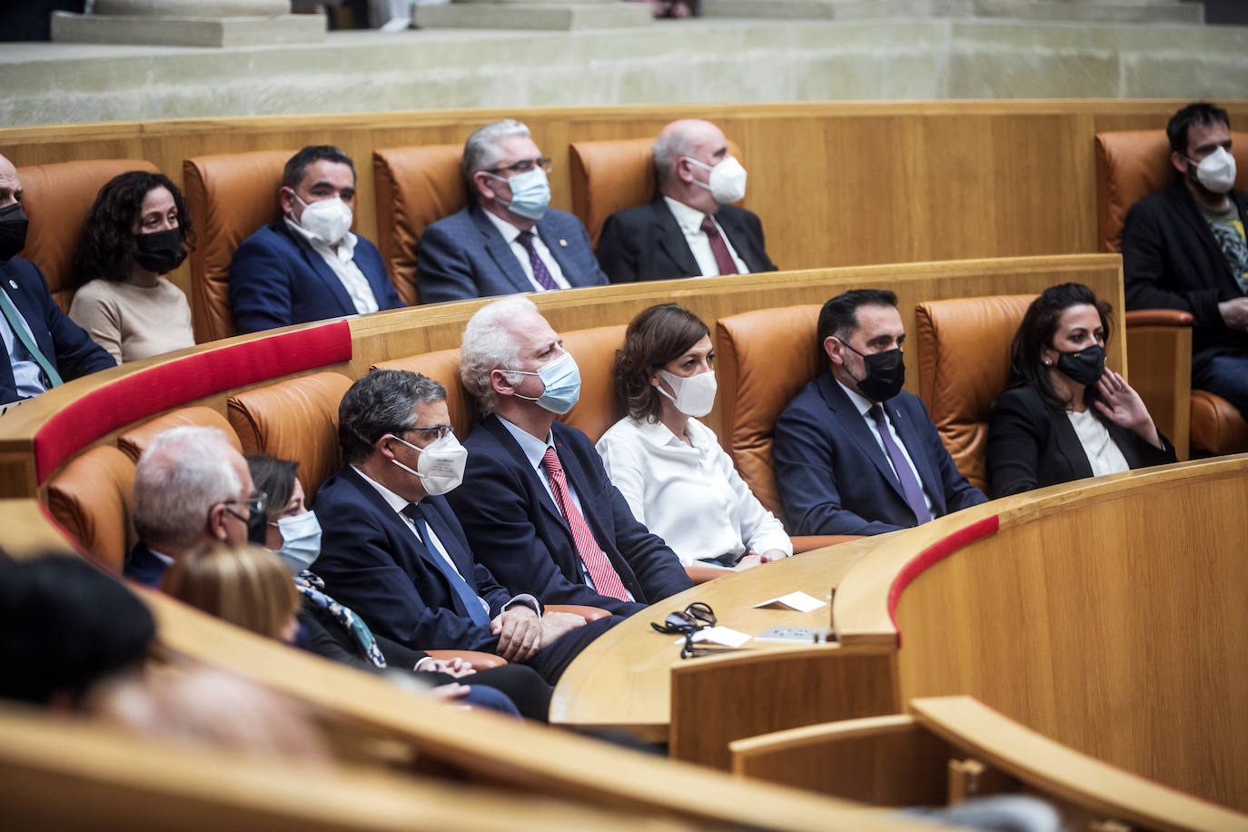 El Parlamento de La Rioja acoge la exposición 'El terror a portada', organizada por Vocento, la Fundación Víctimas del Terrorismo y el Centro Memorial de las Víctimas del Terrorismo. 