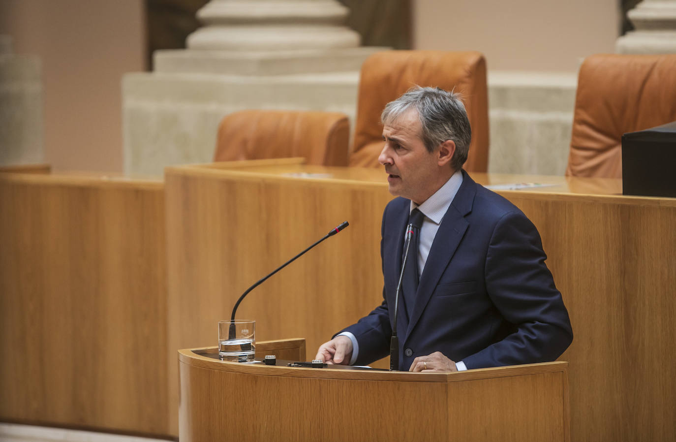 El Parlamento de La Rioja acoge la exposición 'El terror a portada', organizada por Vocento, la Fundación Víctimas del Terrorismo y el Centro Memorial de las Víctimas del Terrorismo. 