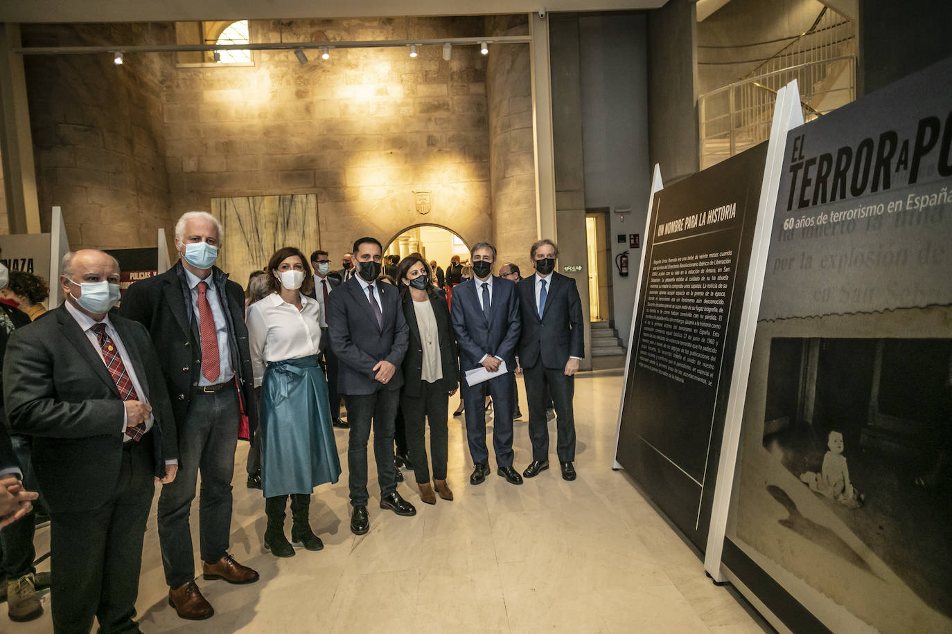 El Parlamento de La Rioja acoge la exposición 'El terror a portada', organizada por Vocento, la Fundación Víctimas del Terrorismo y el Centro Memorial de las Víctimas del Terrorismo. 