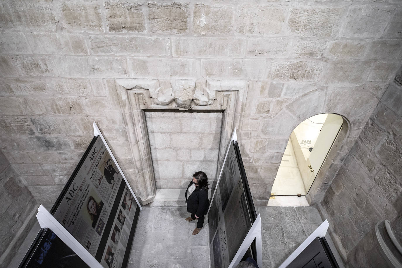 El Parlamento de La Rioja acoge la exposición 'El terror a portada', organizada por Vocento, la Fundación Víctimas del Terrorismo y el Centro Memorial de las Víctimas del Terrorismo. 