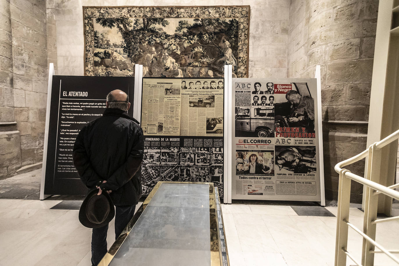 El Parlamento de La Rioja acoge la exposición 'El terror a portada', organizada por Vocento, la Fundación Víctimas del Terrorismo y el Centro Memorial de las Víctimas del Terrorismo. 