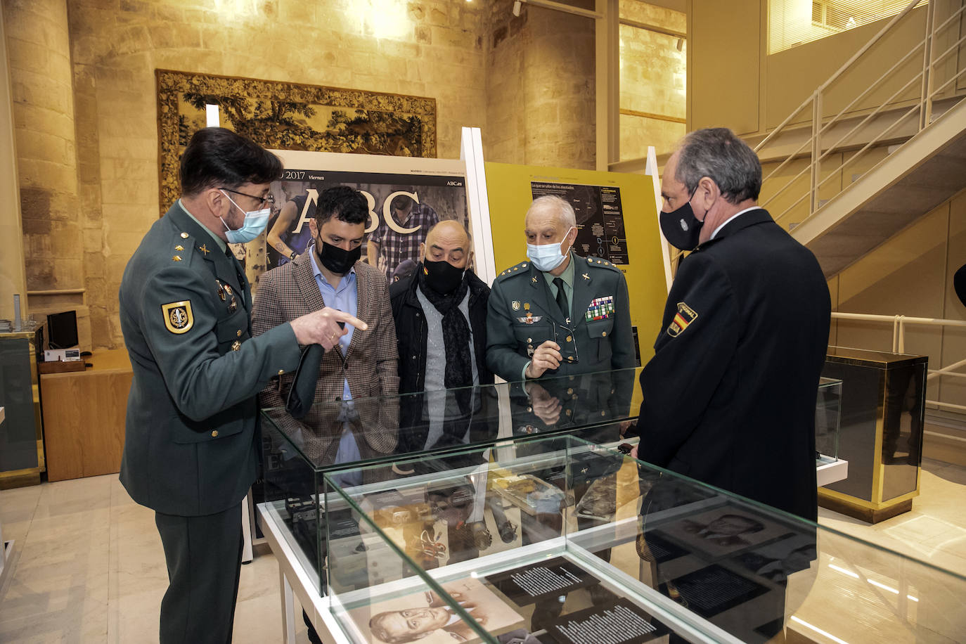 El Parlamento de La Rioja acoge la exposición 'El terror a portada', organizada por Vocento, la Fundación Víctimas del Terrorismo y el Centro Memorial de las Víctimas del Terrorismo. 