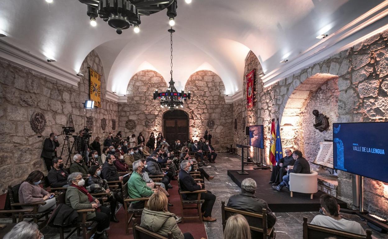 Asistentes a la presentación del plan Valle de la Lengua puesto de largo ayer en el Salón de la Lengua de Yuso. 