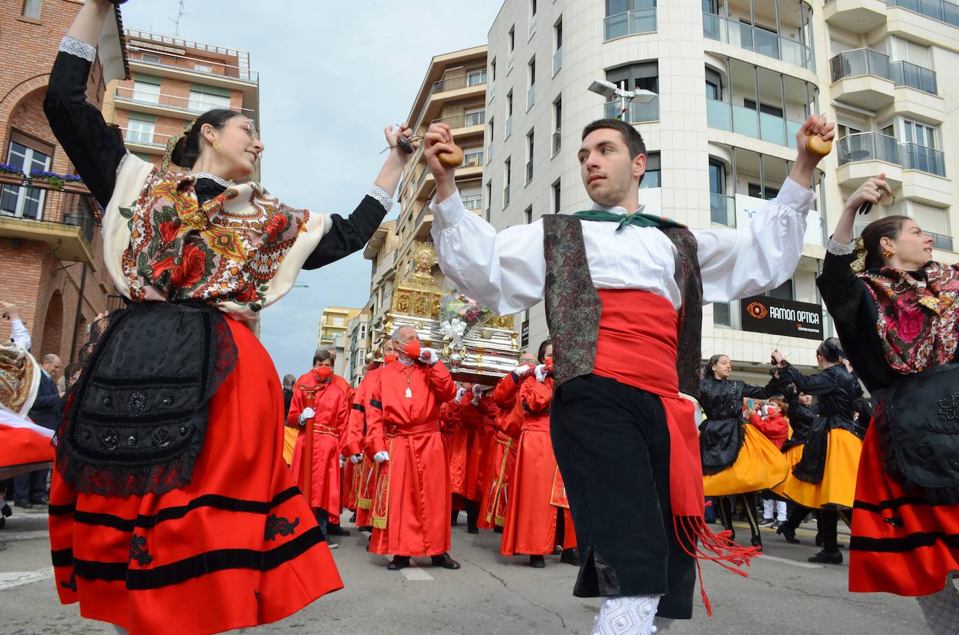 Fotos: La procesión de los mártires Emeterio y Celedonio llena las calles de Calahorra