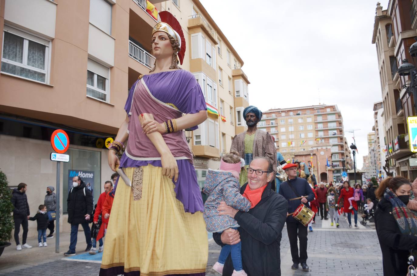 Fotos: Mascletá, salida de los gigantes, encierro infantil y degustación de calderetes de las peñas de Calahorra