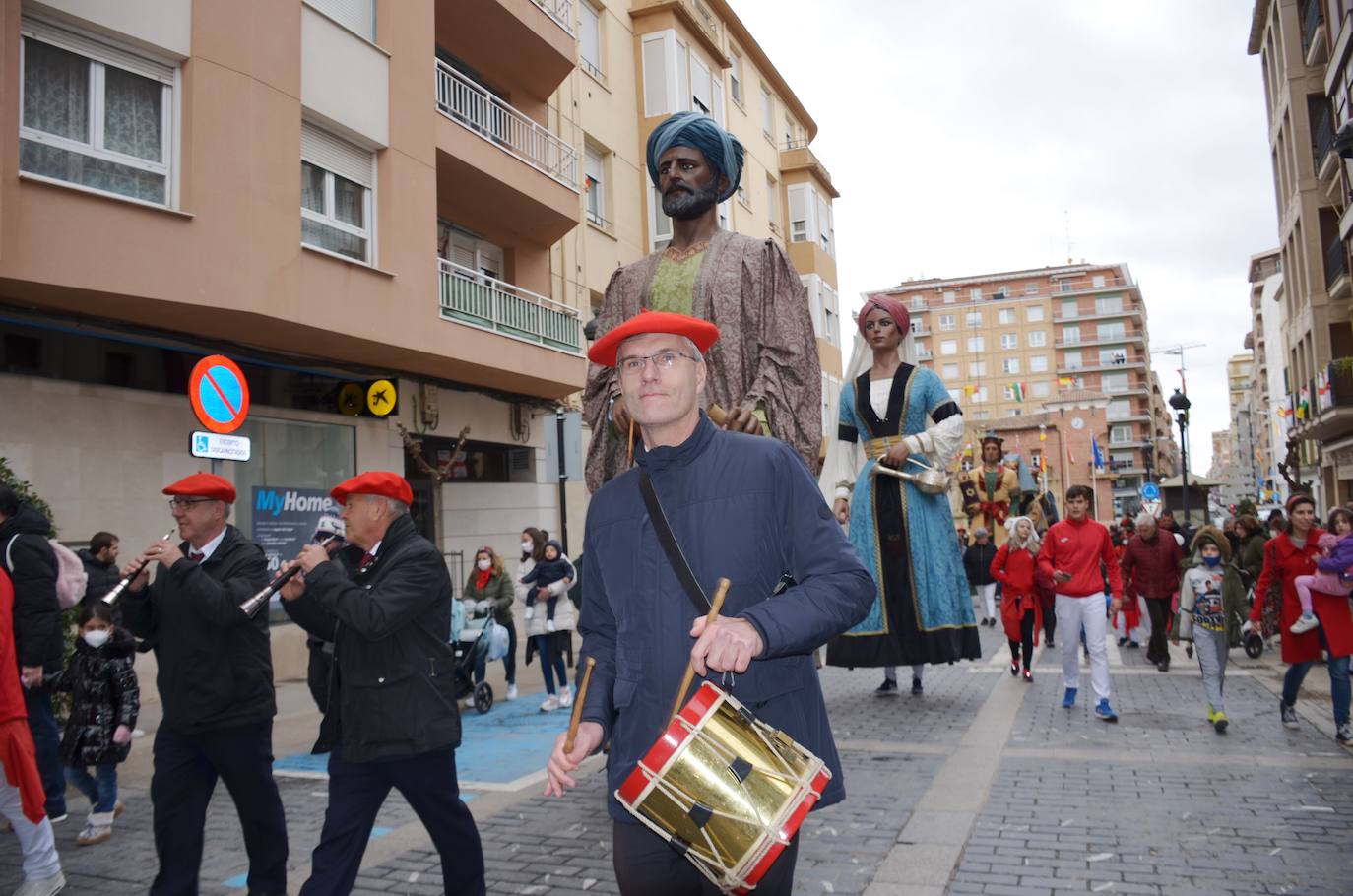 Fotos: Mascletá, salida de los gigantes, encierro infantil y degustación de calderetes de las peñas de Calahorra