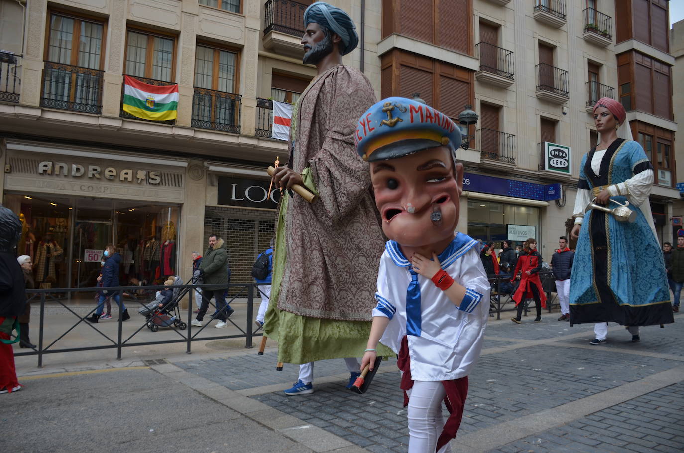 Fotos: Mascletá, salida de los gigantes, encierro infantil y degustación de calderetes de las peñas de Calahorra