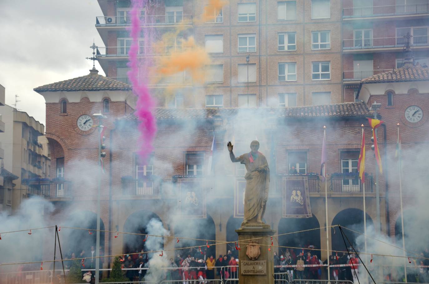 Fotos: Mascletá, salida de los gigantes, encierro infantil y degustación de calderetes de las peñas de Calahorra