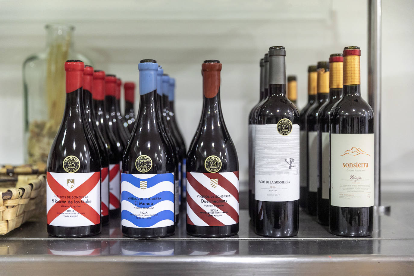 Rafael Usoz presentó para lomejordelvinoderioja las tres elaboraciones de viñedo singular y la gama tradicional de Sonsierra, todas ellas elaboradas con uvas de viñedos de más de 40 años. 