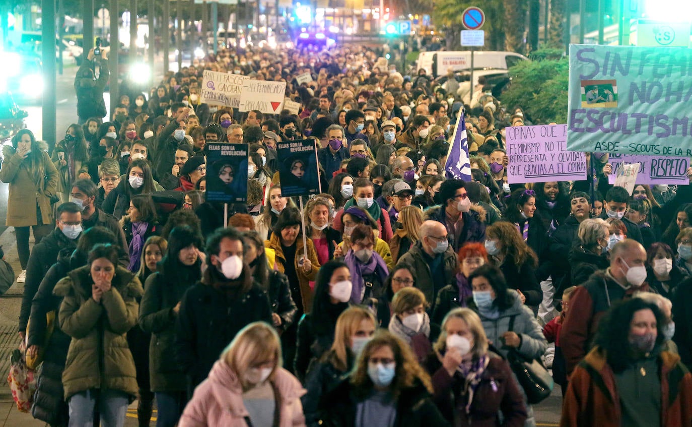 Fotos: La marea morada recorre las calles de Logroño en un esperado 8M