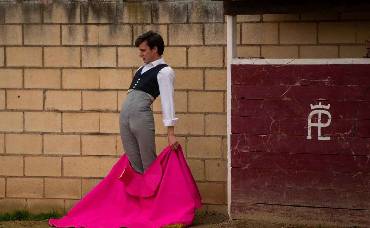 Fabio Jiménez, en el tentadero, en casa de la ganadería de Carlos, Álvaro y Pablo Lumbreras. 