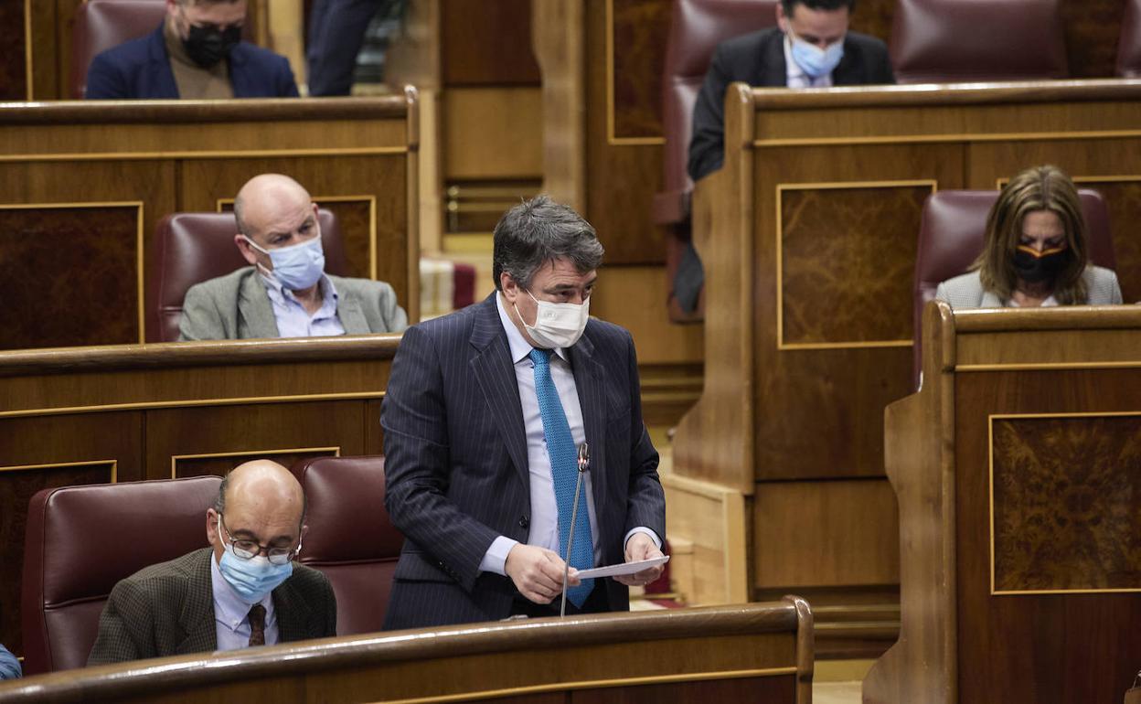 El portavoz del PNV, Aitor Esteban, durante su intervención en el Congreso de los Diputados. 