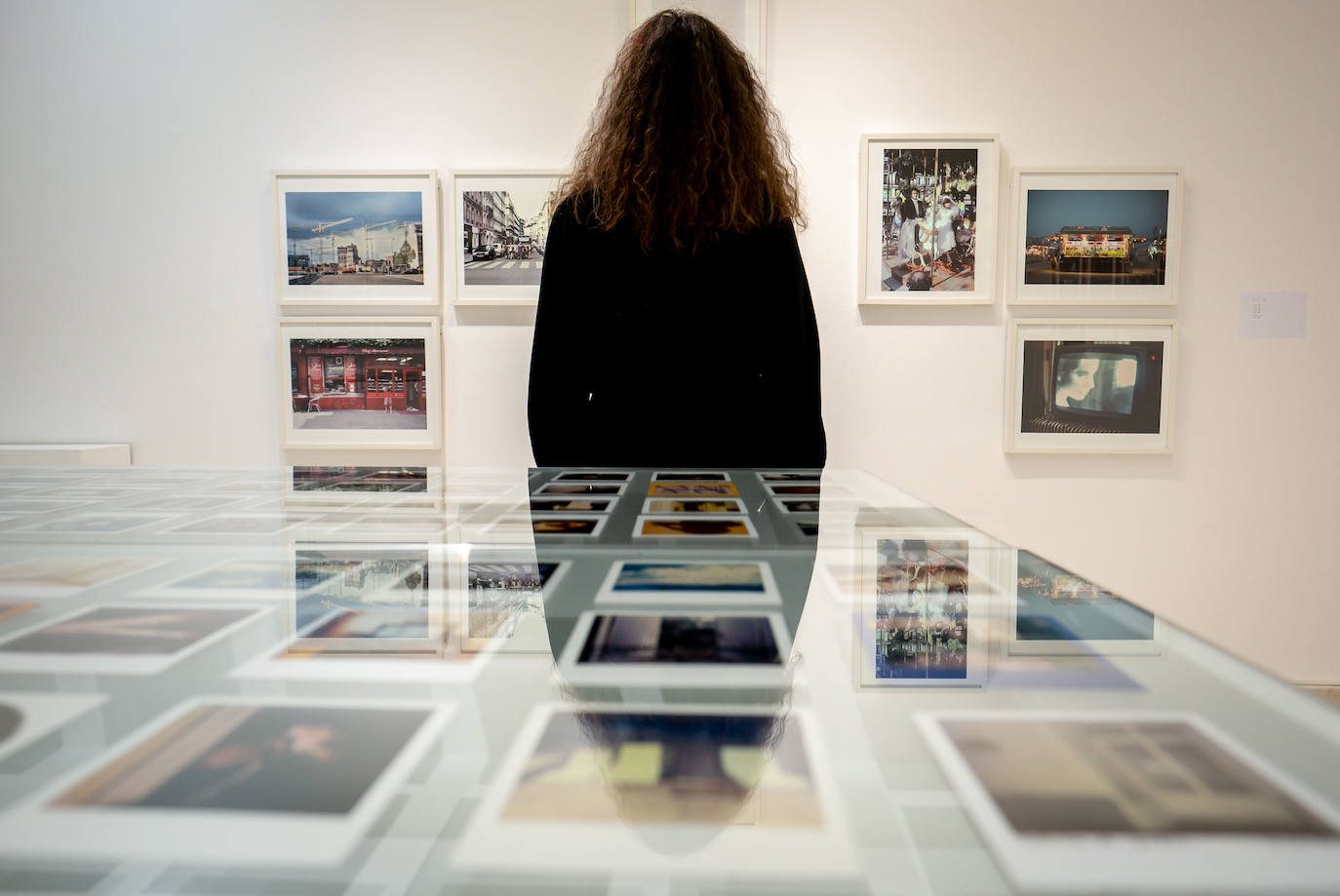 La exposición 'Teresa Rodríguez. Solo fotografías' recoge un centenar de imágenes captadas por la creadora logroñesa a lo largo de su vida y puede visitarse en la Sala de Exposiciones del Ayuntamiento de Logroño hasta el 24 de abril.