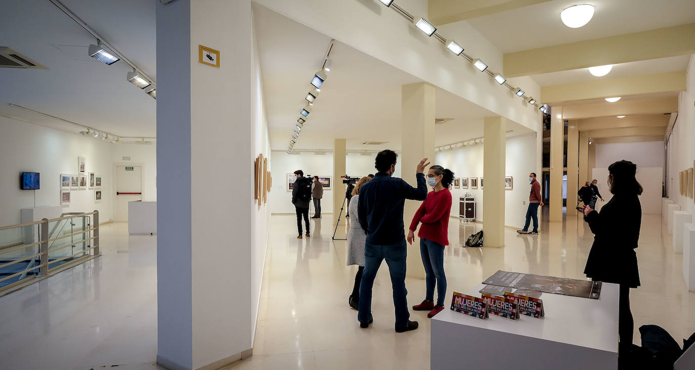 La exposición 'Teresa Rodríguez. Solo fotografías' recoge un centenar de imágenes captadas por la creadora logroñesa a lo largo de su vida y puede visitarse en la Sala de Exposiciones del Ayuntamiento de Logroño hasta el 24 de abril.