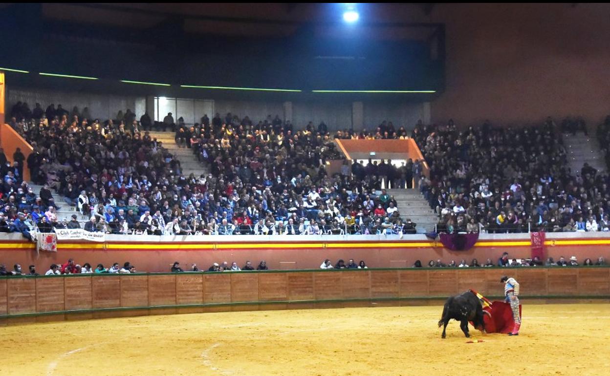 El Arnedo Arena se llenó con más de cinco mil personas para disfrutar del toreo de Morante, Diego Urdiales y Juan Ortega. 