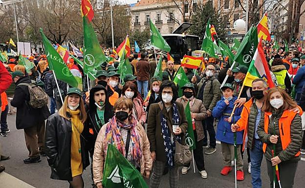 Imagen principal - Los riojanos se suman a las voces que claman por el campo