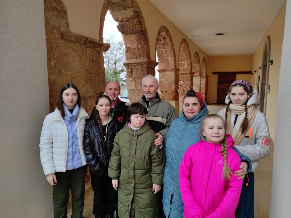 Una familia de siete integrantes ha sido acogida inicialmente en el monasterio de Vico de Arnedo. 