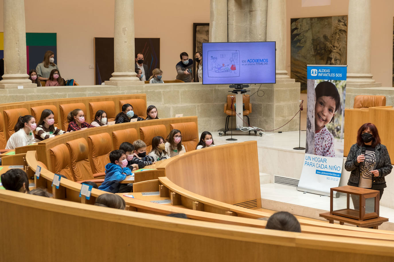 44 escolares de Primaria del CRA (Colegios Rurales Agrupados) Las Cuatro Villas y el Colegio José Ortega Valderrama, de Pradejón, han votado doce propuestas