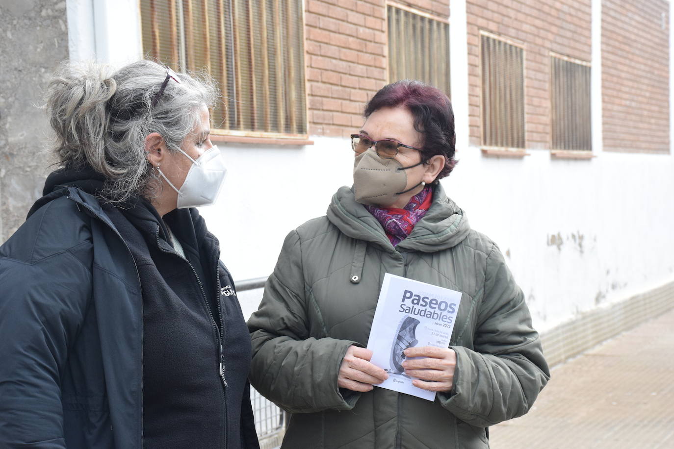 Se reanudan los 'Paseos saludables' del barrio Madre de Dios después de dos años. En este primer paseo han participado 70 personas.